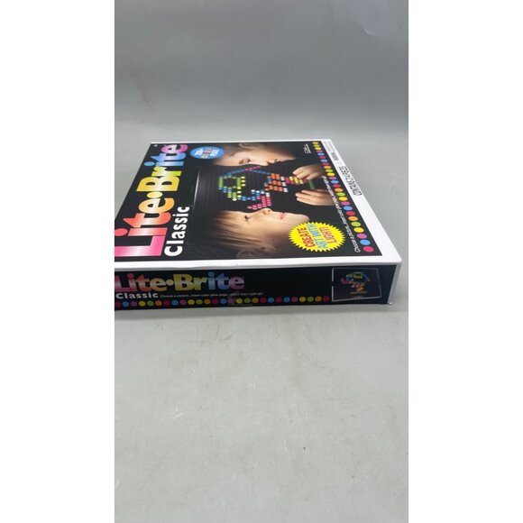 Lite-Brite Classic Toy With 214 Pieces & 200 Colorful Pegs For Kids Aged 4+ READ - Picture 7 of 11